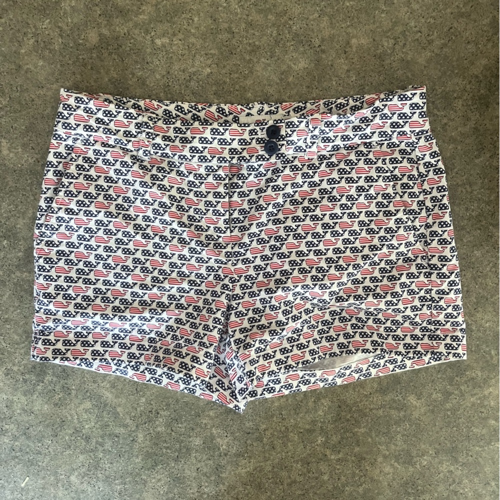 Vineyard Vines Women's Patterned Shorts - Blue, Red, White. Size 4 front pockets